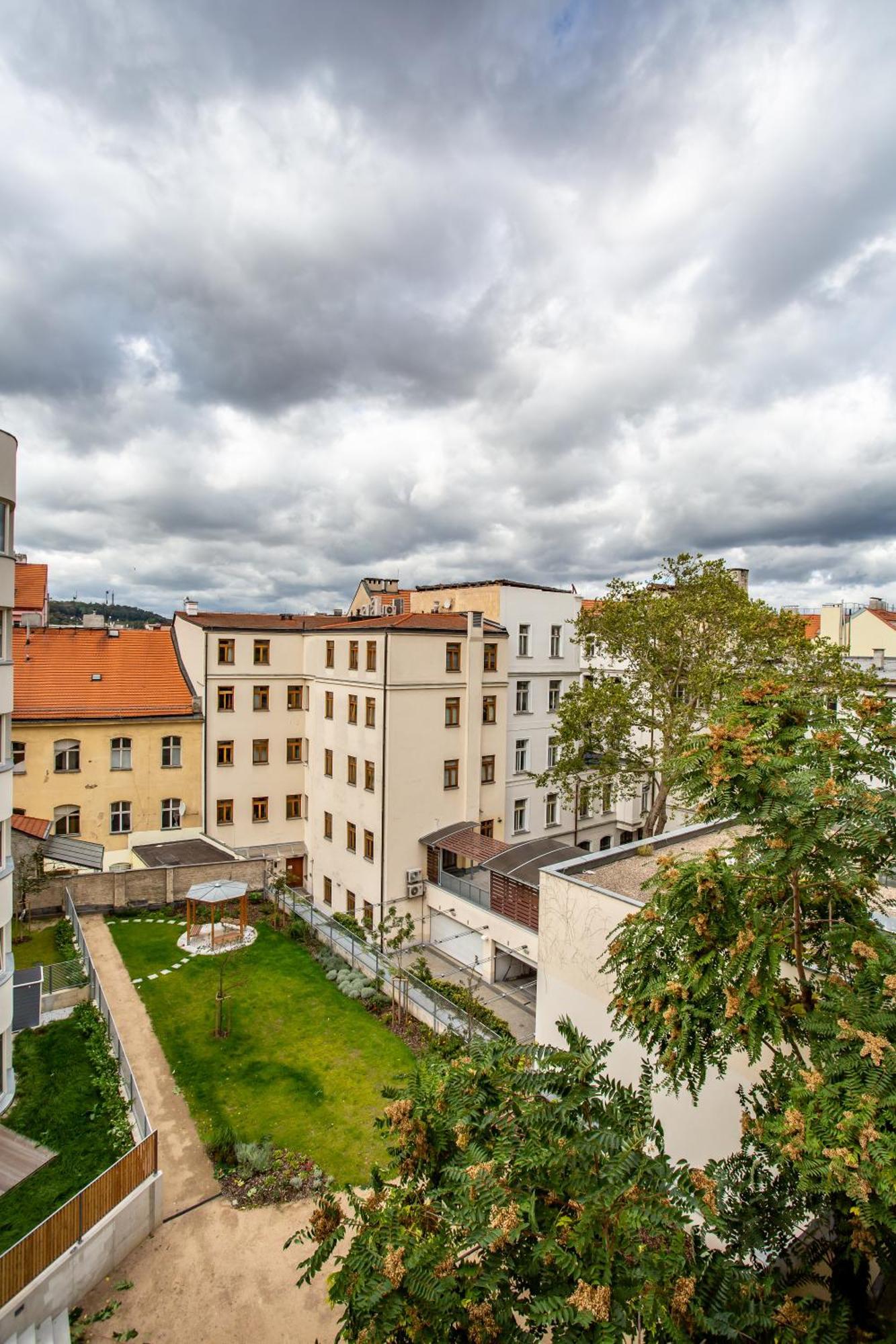 Melody Apartment Прага Екстериор снимка